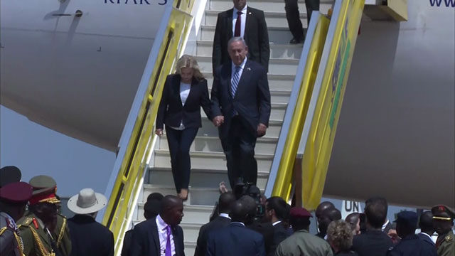 Prime Minister Benjamin Netanyahu and wife Sara arrive in Entebbe (Photo: RR Media)