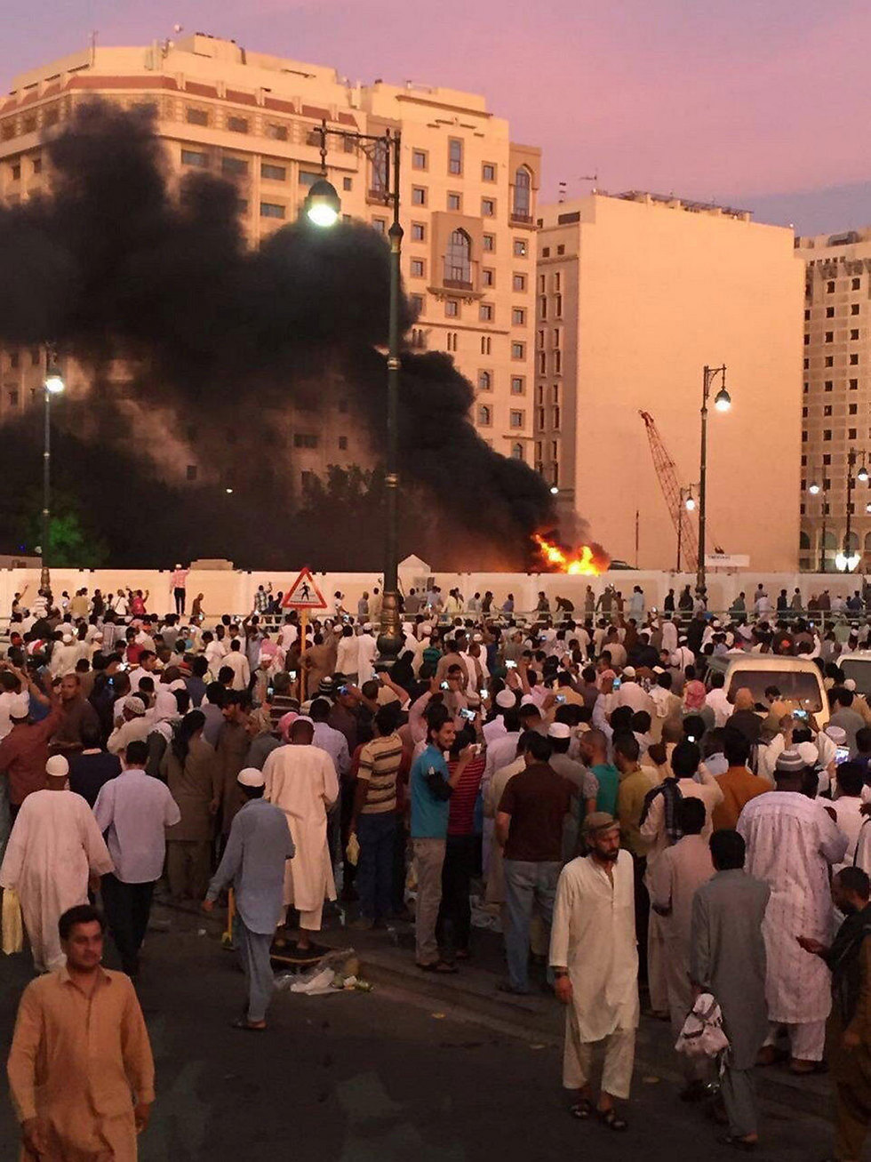 Explosion outside the tomb of the Prophet Mohammad (Photo: Reuters)