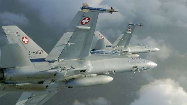 מטוסי F-18 של חיל האוויר של שווייץ ()