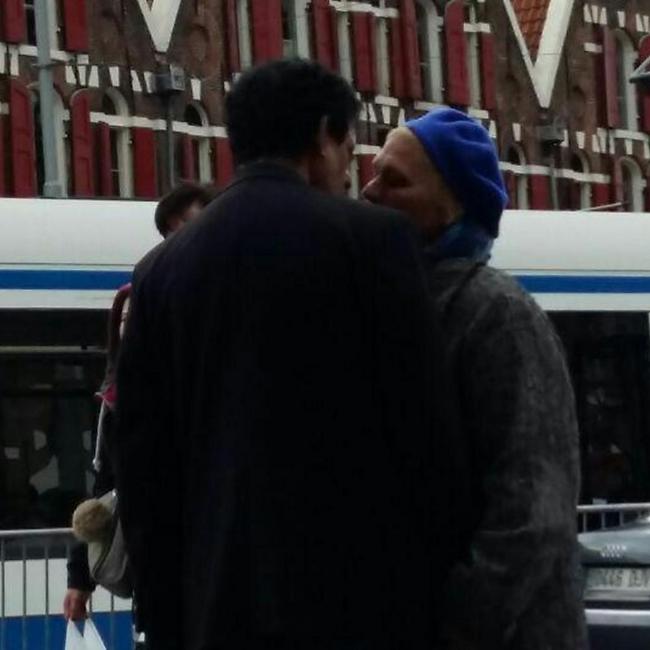 נשק אותי טיפשון (צילום: נשמות טובות)