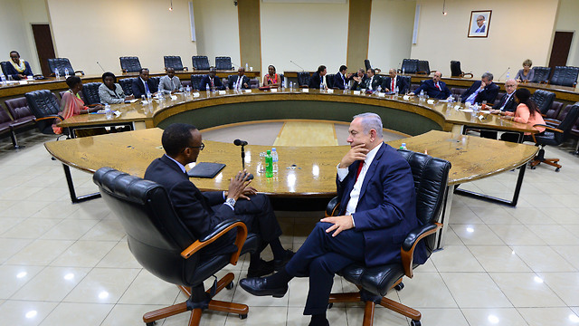 Netanyahu meets with Rwandan President Paul Kagame in Kigali, Rwanda (Photo: Kobi Gideon LTD)
