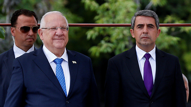 Rivlin with Bulgarian President Plevneliev (Photo: Reuters)