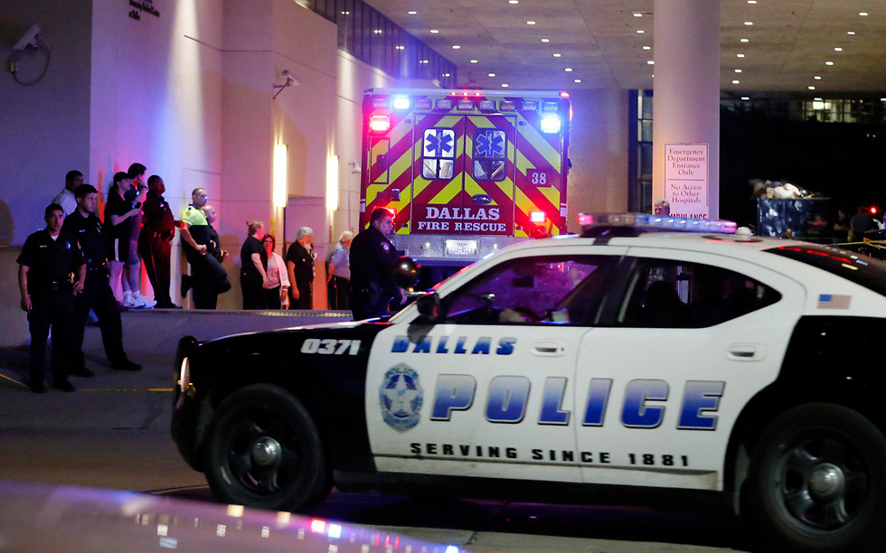 זירת רצח השוטרים בטקסס (צילום: AP) (צילום: AP)
