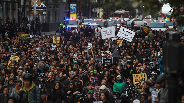 מחאה שקוראת לניצחון האהבה על השנאה בסן פרנסיסקו (צילום: AFP) (צילום: AFP)