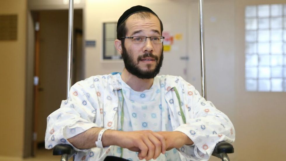 Eitan Finkel at the hospital (Photo: Ohad Zwigenberg)