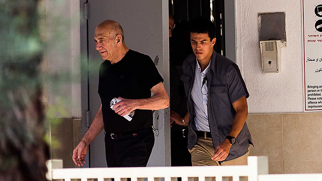 Ehud Olmert in prison (Photo: Tal Shahar) (Photo: Tal Shahar)
