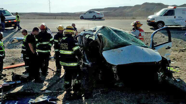 זירת התאונה בכביש 90 (צילום: דוברות מד"א) (צילום: דוברות מד