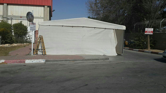 אוהל שבו שוהים העובדים המוחים מחוץ למפעל (צילום: דוברות ההסתדרות) (צילום: דוברות ההסתדרות)