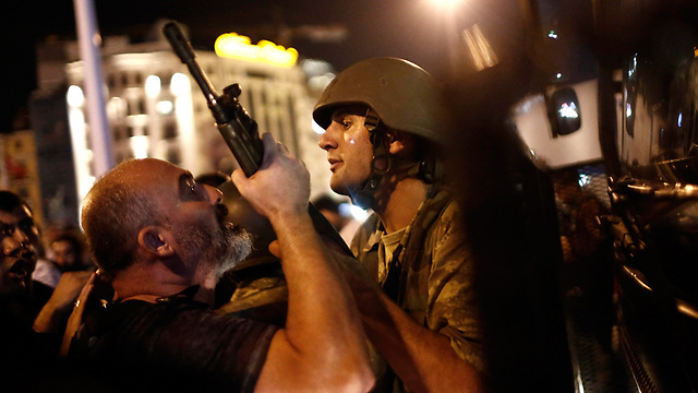ליל ניסיון ההפיכה בטורקיה (צילום: EPA) (צילום: EPA)