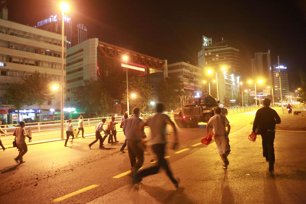המהומות בטורקיה, הלילה (צילום: AFP) (צילום: AFP)