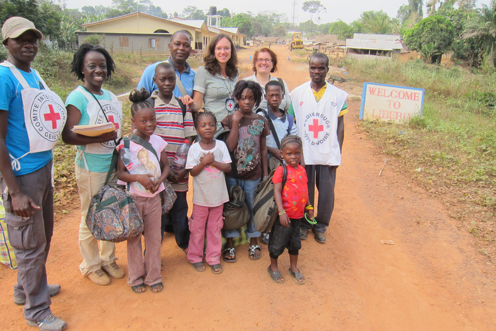 על גבול ליבריה וחוף השנהב. "עוזרים לאנשים שבאמת זקוקים לעזרה, וזה נהדר" (צילום: אלבום פרטי)