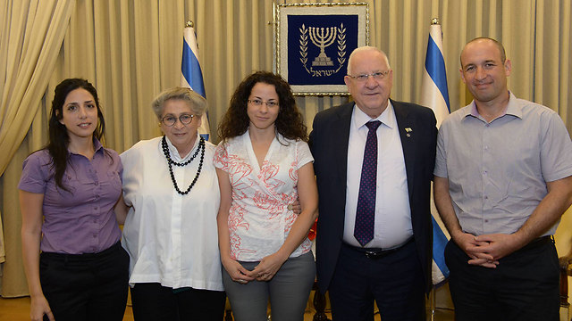 L-R: Sara Kala-Meir, Nechama Rivlin, Mika Banki, Reuven Rivlin, Uri Banki (Photo: Amos Ben Gershom/GPO)