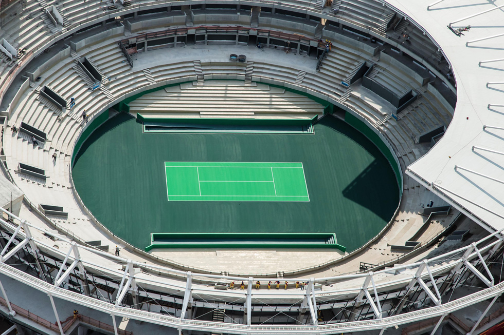 מרכז הטניס כן נבנה לקראת המשחקים, וככזה הוא עשוי להיות אחד האייקונים הבולטים בהם. ועדיין, חלק מ-16 המגרשים בו זמניים (צילום: Renato Sette Câmara, brasil2016.gov.br)