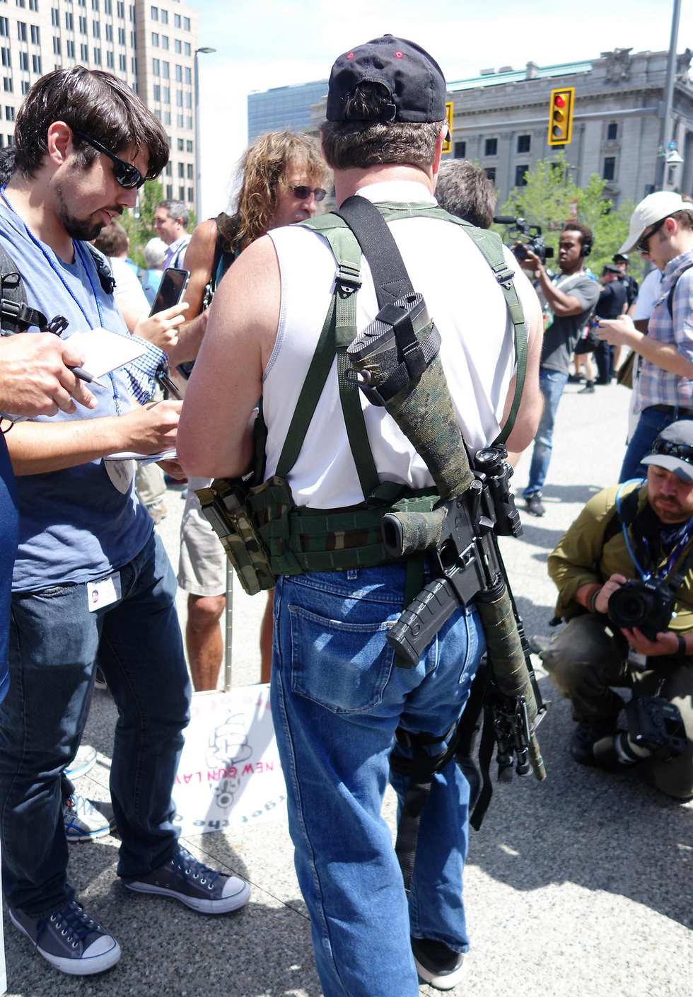סטיב ת'אקר מגיע עם שלל כלי הנשק שלו (צילום: AFP) (צילום: AFP)