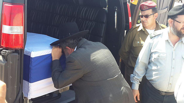 Shlomo Rindenow's father Mordechai mourning his son