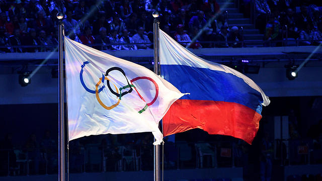 דגלי רוסיה והוועד האולימפי הבינלאומי (צילום:AFP) (צילום:AFP)