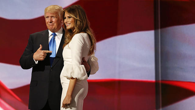 מלניה טראמפ ובעלה, המועמד לנשיאות. הנואמת המרכזית בערב הפתיחה (צילום: APA) (צילום: APA)