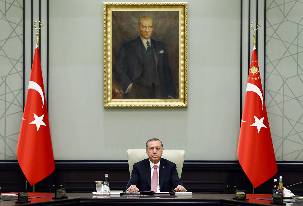 הנשיא הטורקי ארדואן בכינוס הקבינט, היום (צילום: EPA) (צילום: EPA)