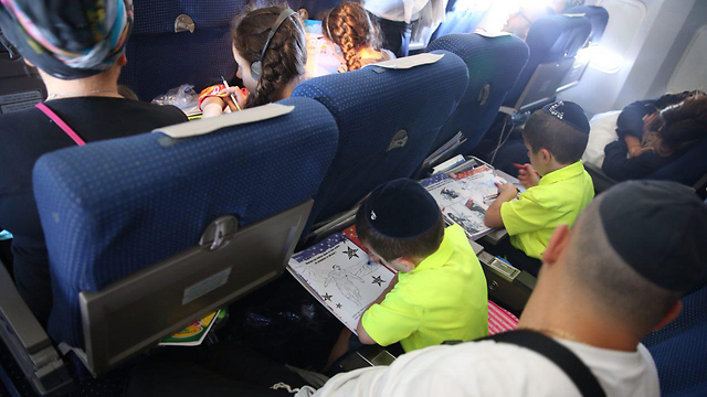 Репатрианты летят в Израиль. Фото: Моти Кимхи