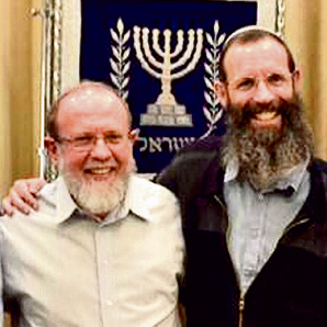 הרב סדן (משמאל) עם הרב לוינשטיין