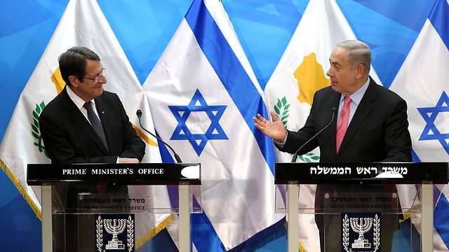 Israeli Prime Minister Netanyahu with Cypriot President Anastasiades (Photo: Amit Shabi)