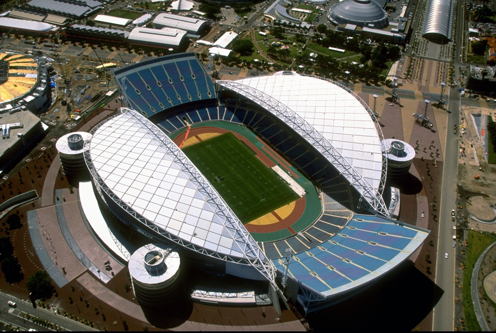 אצטדיון אוסטרליה, סידני 2000. מגדלי מדרגות ספירליות בארבע הפינות יצרו אשליה של עמוד מסתובב (צילום: Gettyimages)