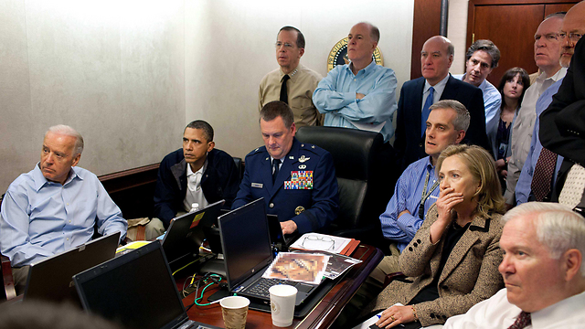 הילרי קלינטון וברק אובמה צופים בחיסול במאי 2011 (צילום: AP) (צילום: AP)