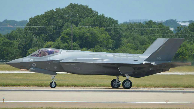 F-35 stealth aicraft (Photo:  Caulun belcher images)