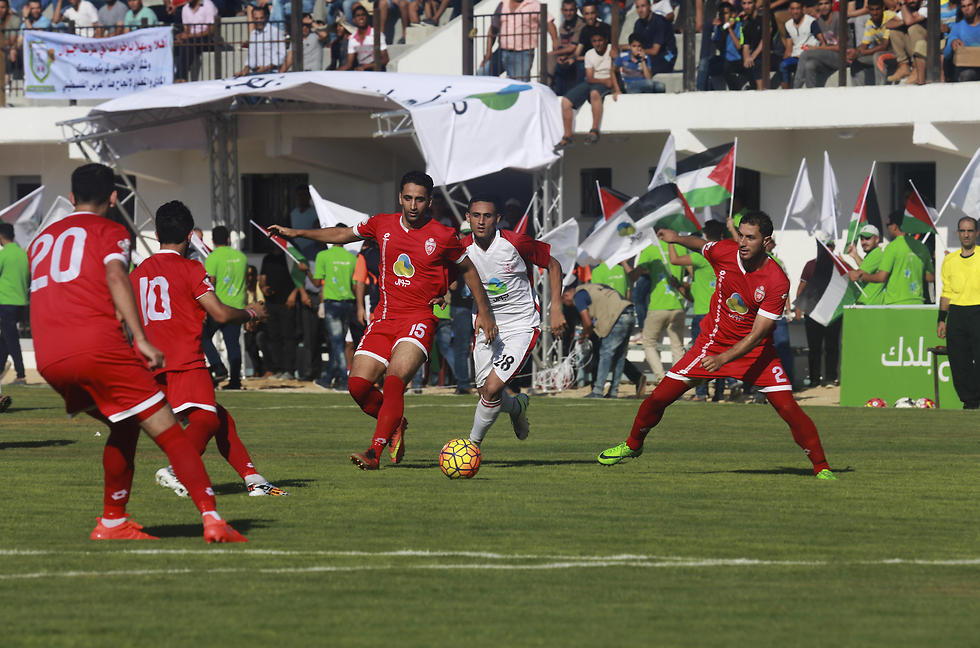 Previous game between the two teams in Gaza (Photo: AP) (צילום: AP)