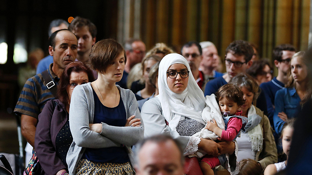 כנסייה בצרפת. איך לנטר אנטישמיות? (צילום: AFP) (צילום: AFP)