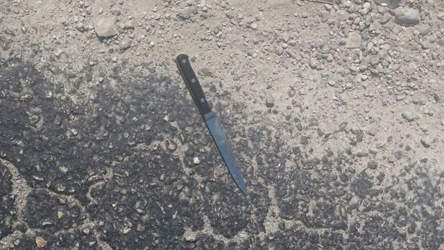 הסכין שהייתה ברשות המחבל הפלסטיני (צילום: דובר צה"ל) (צילום: דובר צה
