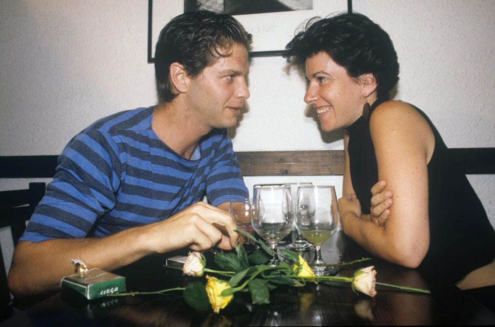 דרור ובן גל, תל אביב, 1987. "הרופא נתן מרשם: לרקוד יותר" (צילום: מיכאל קרמר)