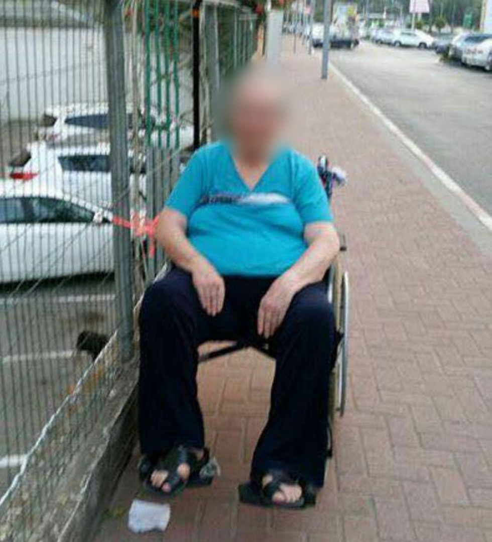 The elderly woman tied to the fence in Bnei Brak.
