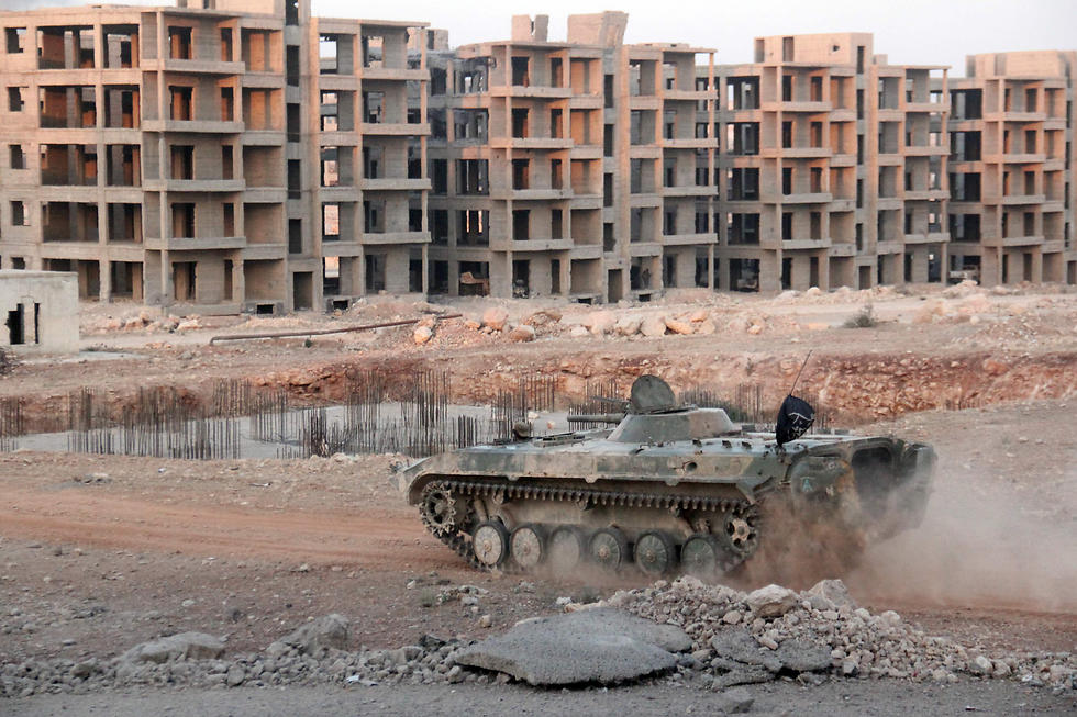 עיר במצור שהפכה לעיי חורבות (צילום: AFP) (צילום: AFP)