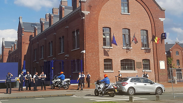 Police outside the Charleroi police station following the attack (Photo: AFP)