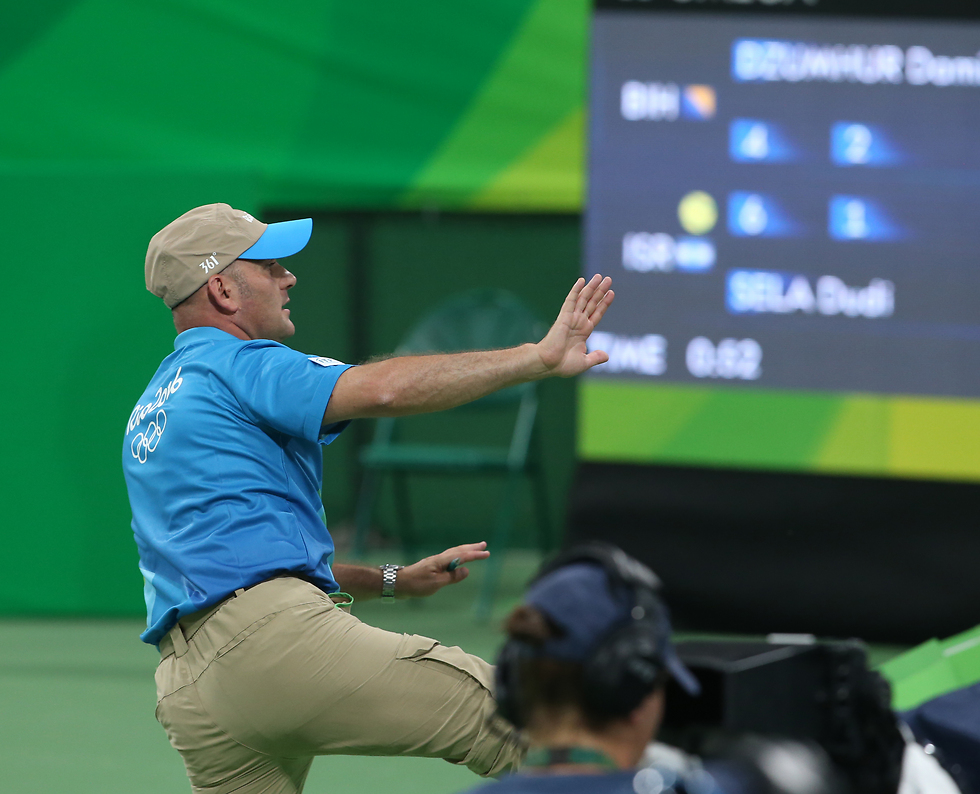 The tennis judge had to calm down both the Bosnian player and the spectators (Photo: Oren Aharoni)