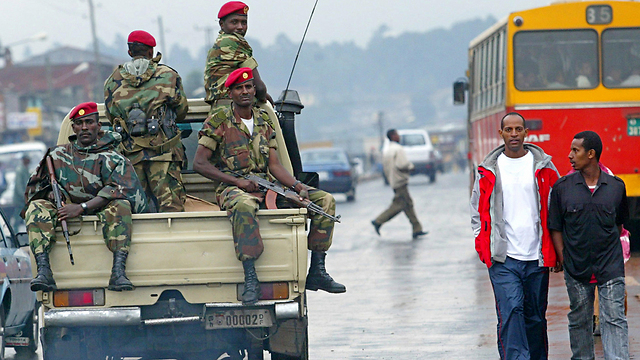 כוחות ביטחון ומהומות באדיס אבבה (צילום: רויטרס) (צילום: רויטרס)