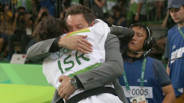 Yarden Gerbi hugs her coach after winning bronze (Photo: Oren Aharoni)