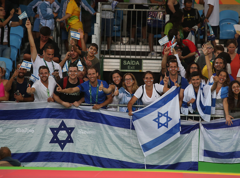 האוהדים הישראלים באולם בברזיל (צילום: אורן אהרוני) (צילום: אורן אהרוני)