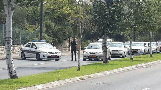 כוחות משטרה בזירת הפיגוע בירושלים ()