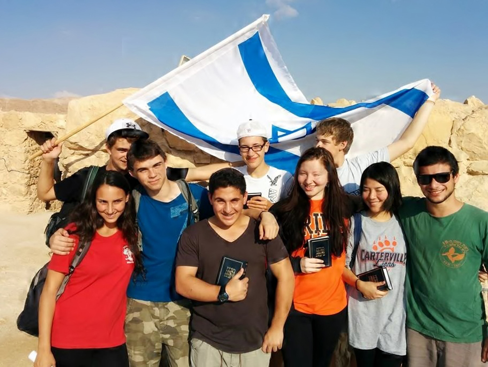 תלמידי נעל"ה בטקס במדבר יהודה. צילום: אלי צינגאוקר ()
