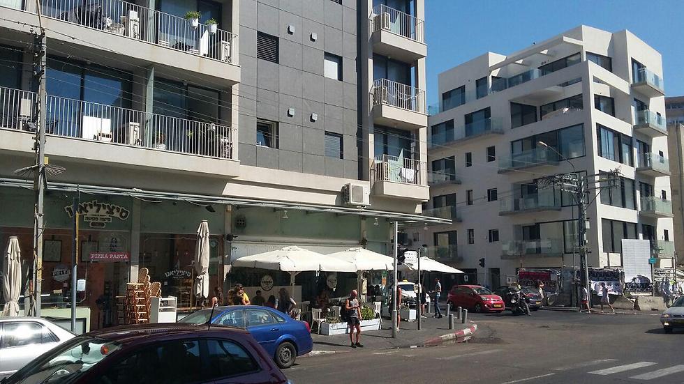 Tel Aviv's commece on Saturdays is a distinguishing feature in the Israeli landscape. (Photo: Avi hay)
