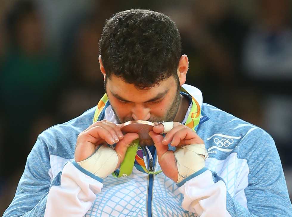 ששון והמדליה באולימפיאדת ריו (צילום: אורן אהרוני) (צילום: אורן אהרוני)