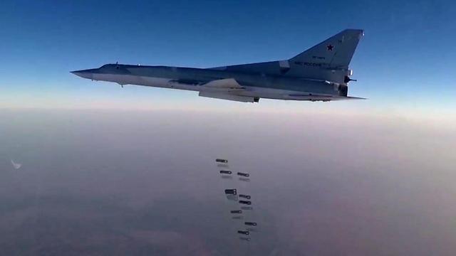 מפציץ רוסי מעל אדמת סוריה (צילום: EPA) (צילום: EPA)