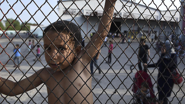 מחנה פליטים ליד אתונה (צילום: AP) (צילום: AP)