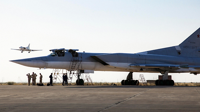 מטוס רוסי בבסיס חמדאן (צילום: AP) (צילום: AP)