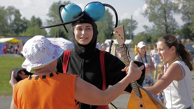 פסטיבל היתושים ברוסיה (צילום: AP) (צילום: AP)