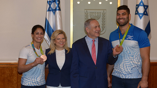 Prime Minister Netanyahu and wife Sara meet with Israeli judo Olympic medalists Yarden Gerbi and Ori Sasson (Photo: Amos Ben Gershom, GPO)