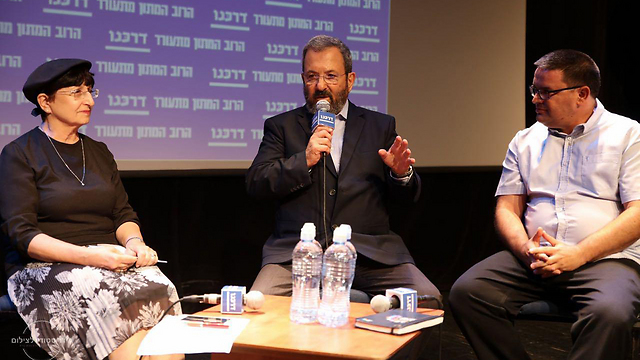Ehud Barak speaks at a Darkenu event (Photo: Darkenu)