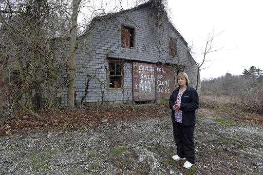A shack located on the disputed land where a Muslim group wishes to build a cemetery (Photo: AP)
